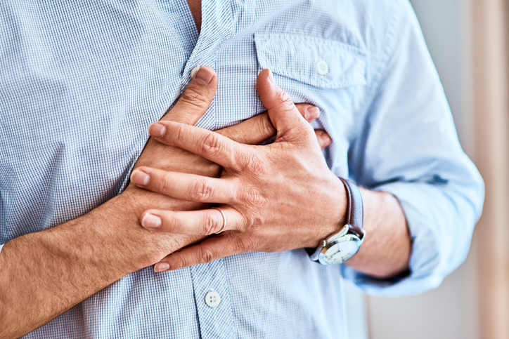 Sintomas de infarto: dor no peito não é único sinal - LABORATÓRIO